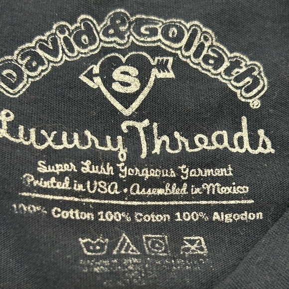 - 🛍️ 2/$12
DAVID & GOLIATH Luxury Threads Whooos Your Daddy short sleeve vneck - Picture 2 of 4